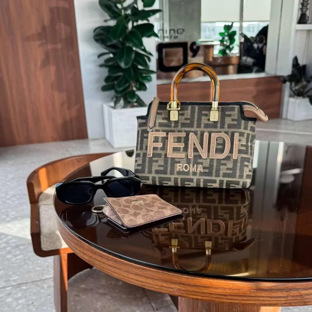 حقيبة فندي سنشاين