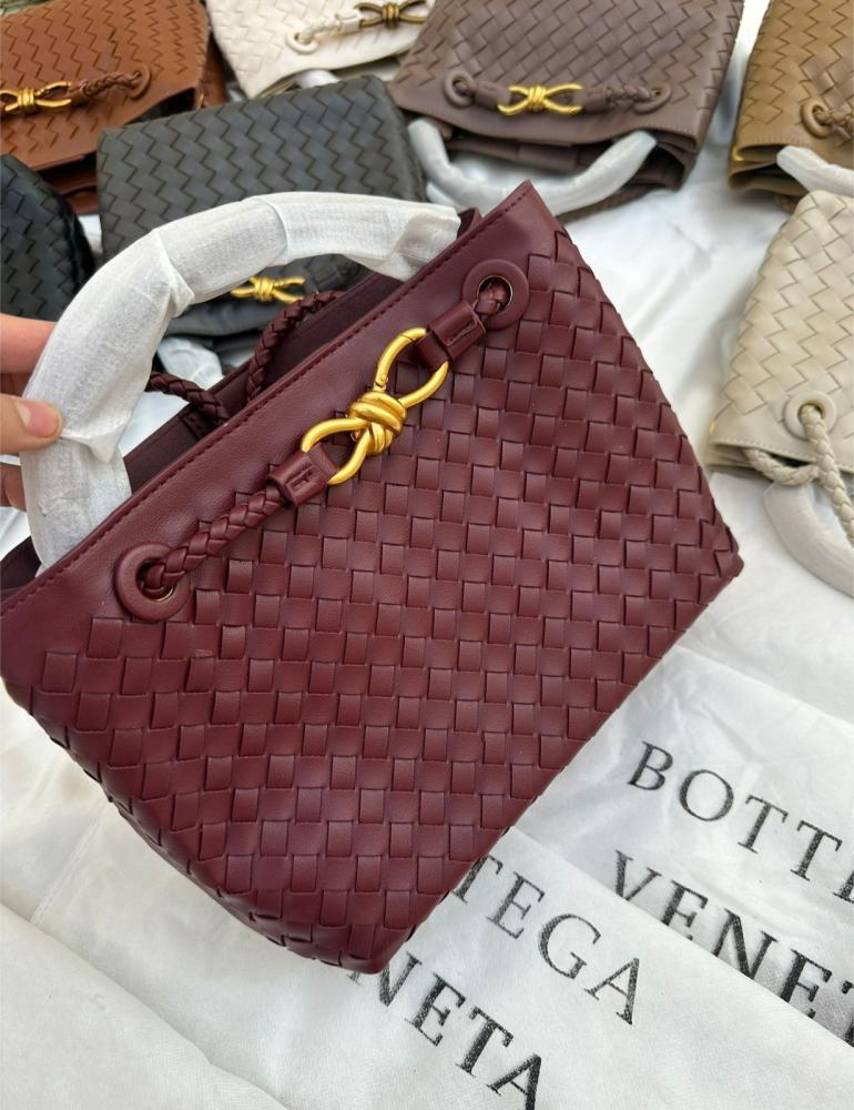 حقيبة بوتيغا فينيتا كلاتش