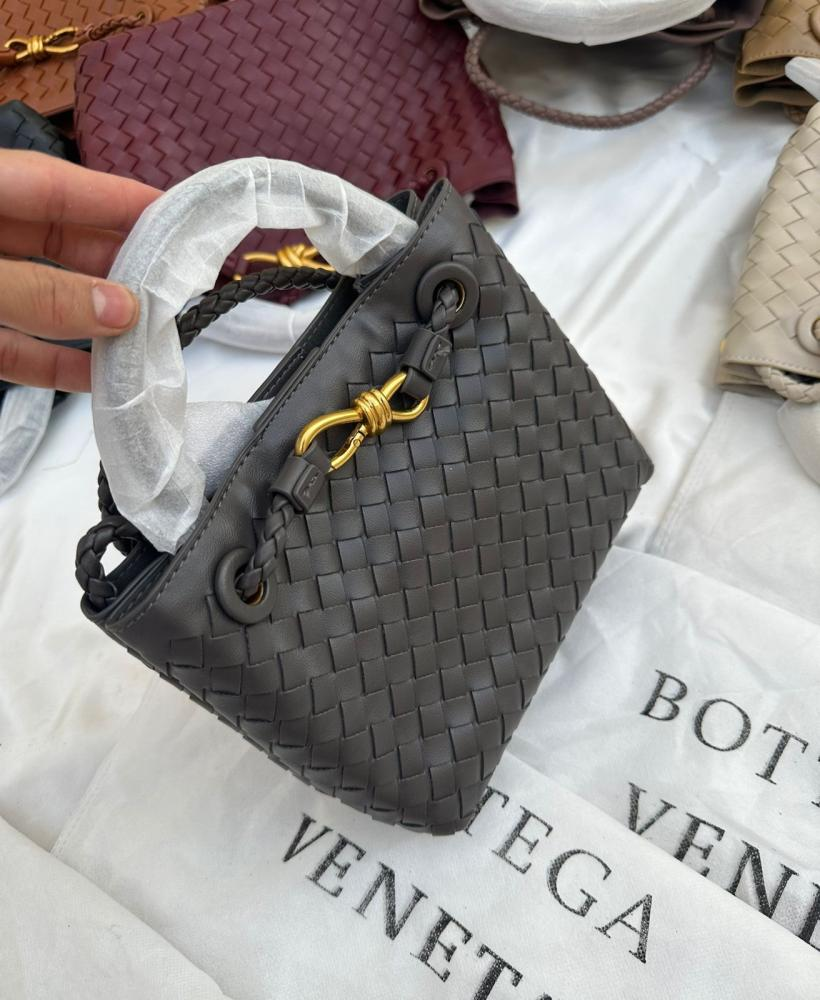 حقيبة بوتيغا فينيتا كلاتش